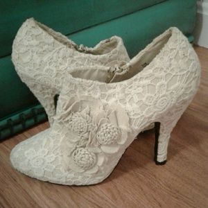 Dolce by mojo moxy vintage lace booties